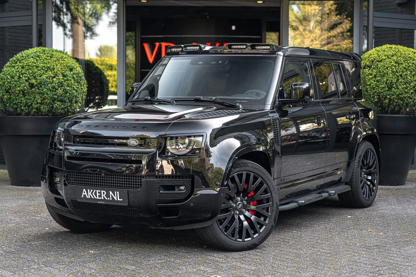 Land Rover Defender 110 V8 | 22" Kahn | Head-up | Towbar