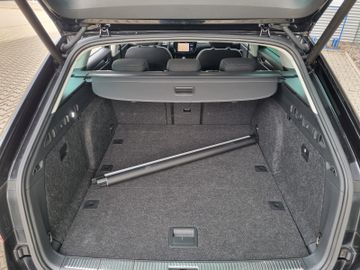 Fahrzeugabbildung SKODA Superb Combi 2.0 TDI 4x4 DSG Style NAVI STNDHZNG