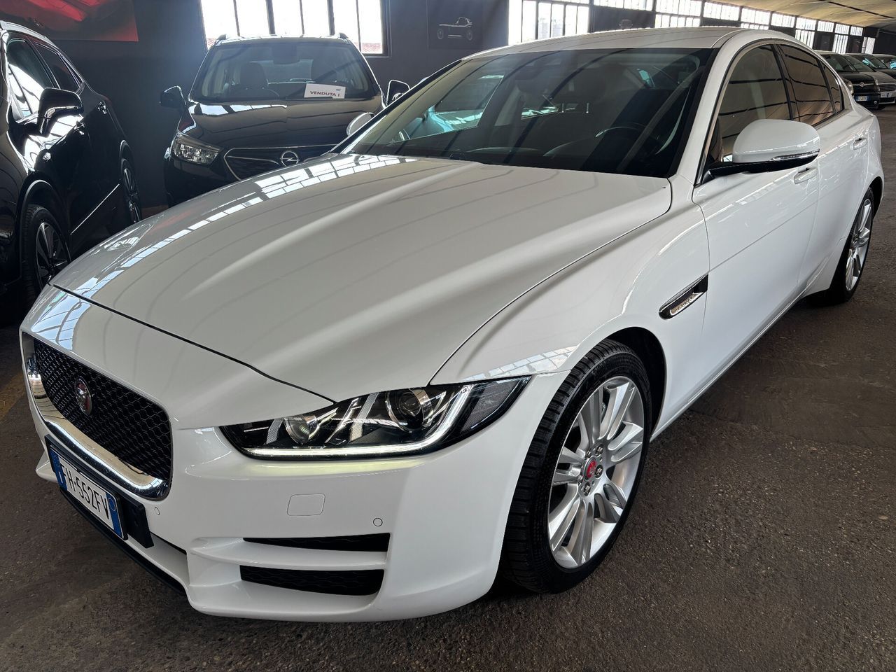 JAGUAR XE