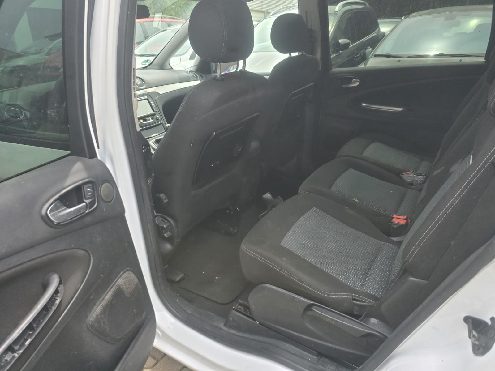 Ford Galaxy 2011 — photo 7