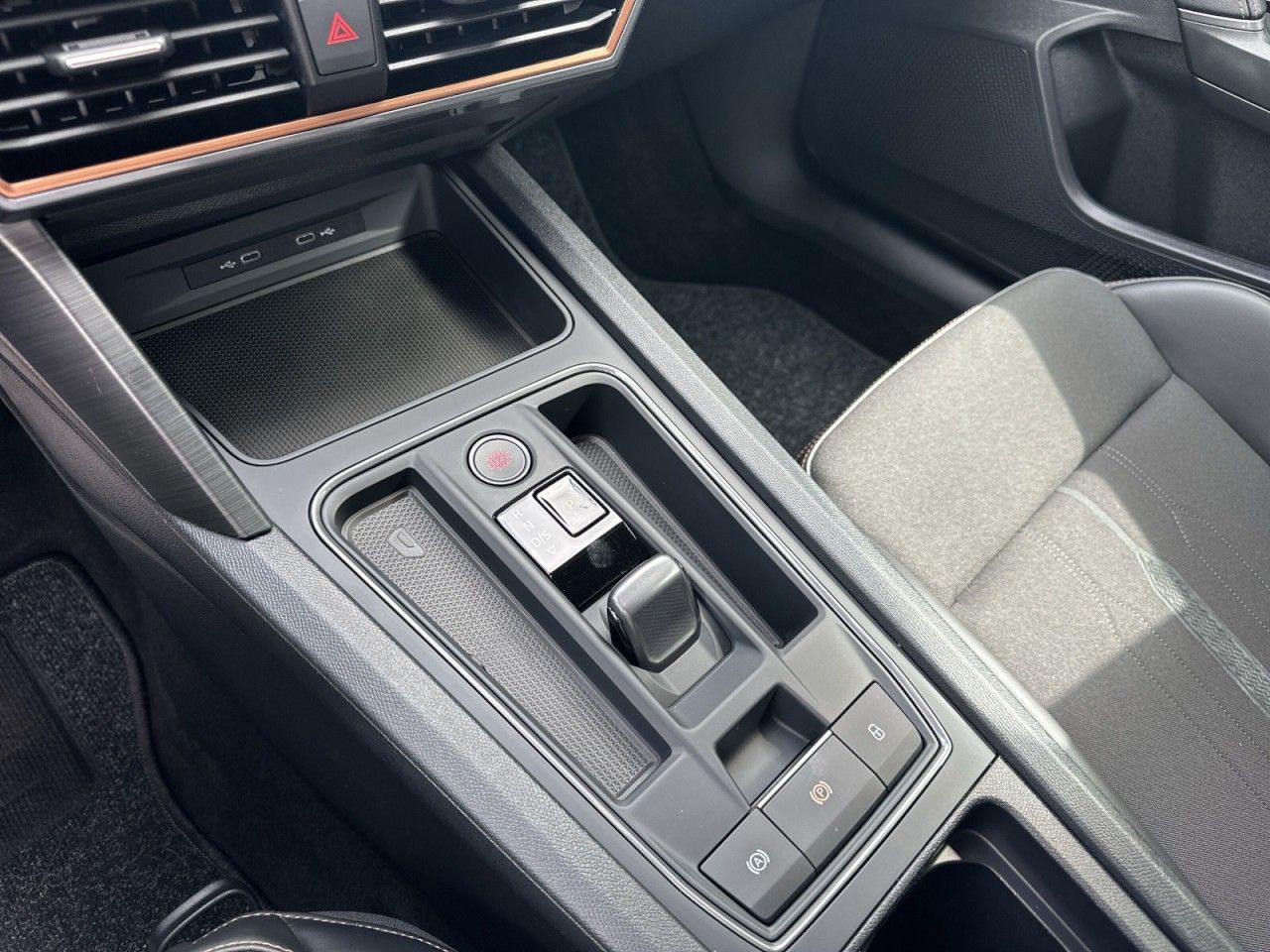 Fahrzeugabbildung CUPRA Formentor VZ 2.0 TSI 245 PS 7-Gang-DSG - mit KI generiert/bearbeitet