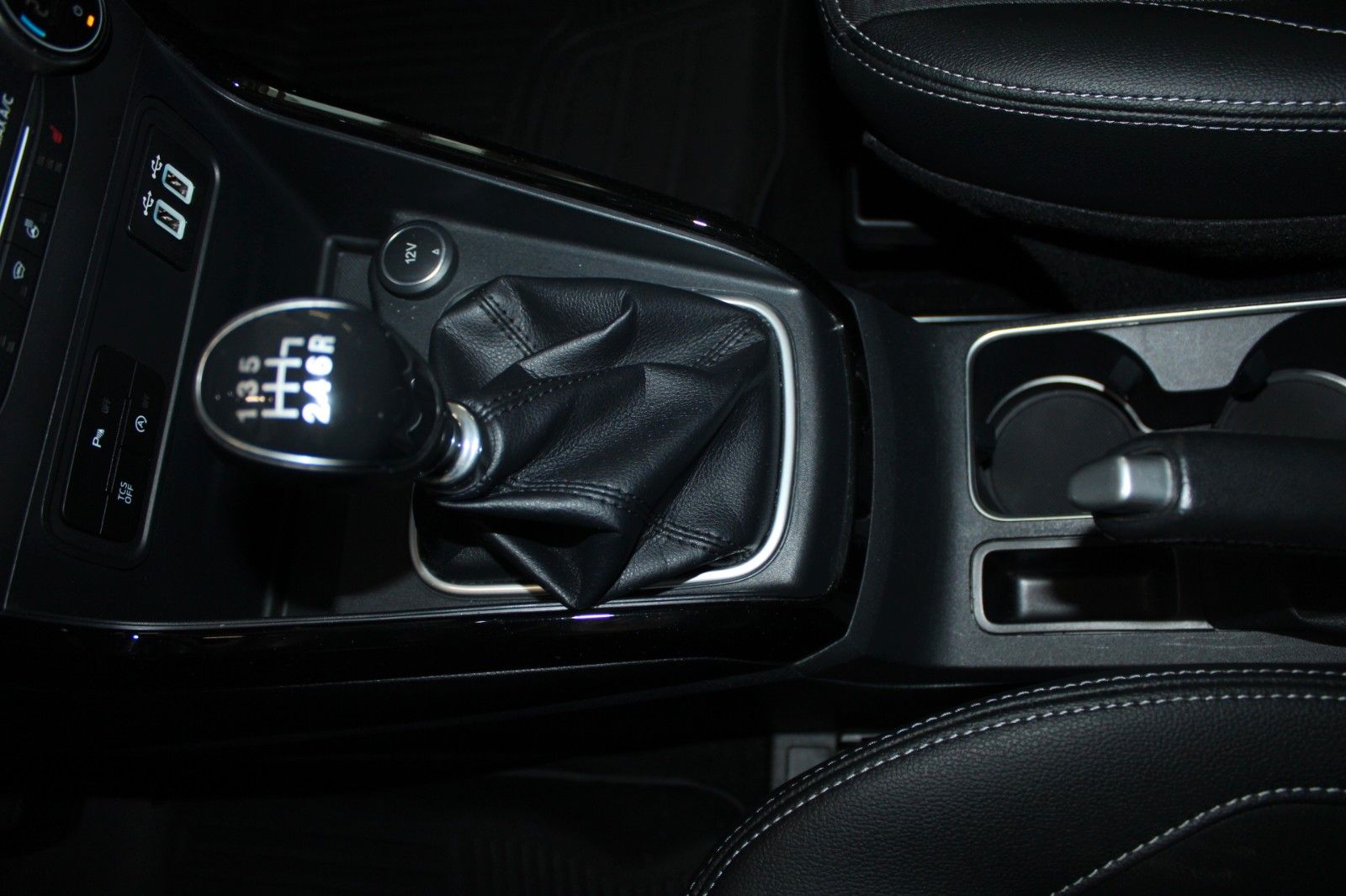 Fahrzeugabbildung Ford EcoSport Titanium NAVI Schiebedach CAM WinterPak