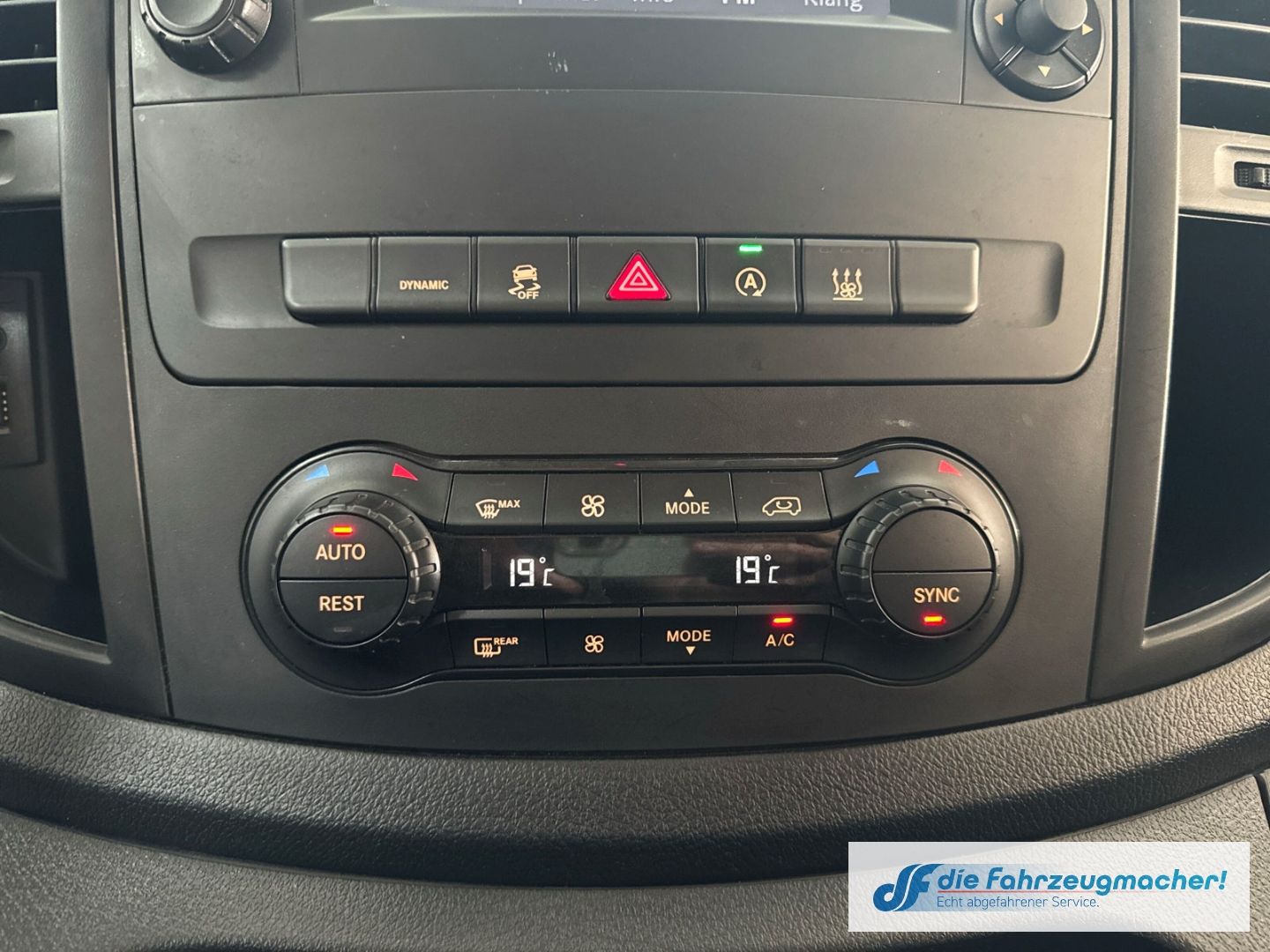 Fahrzeugabbildung Mercedes-Benz Vito Mixto 119CDI 4x4 lang Navi Digitales Cockpi