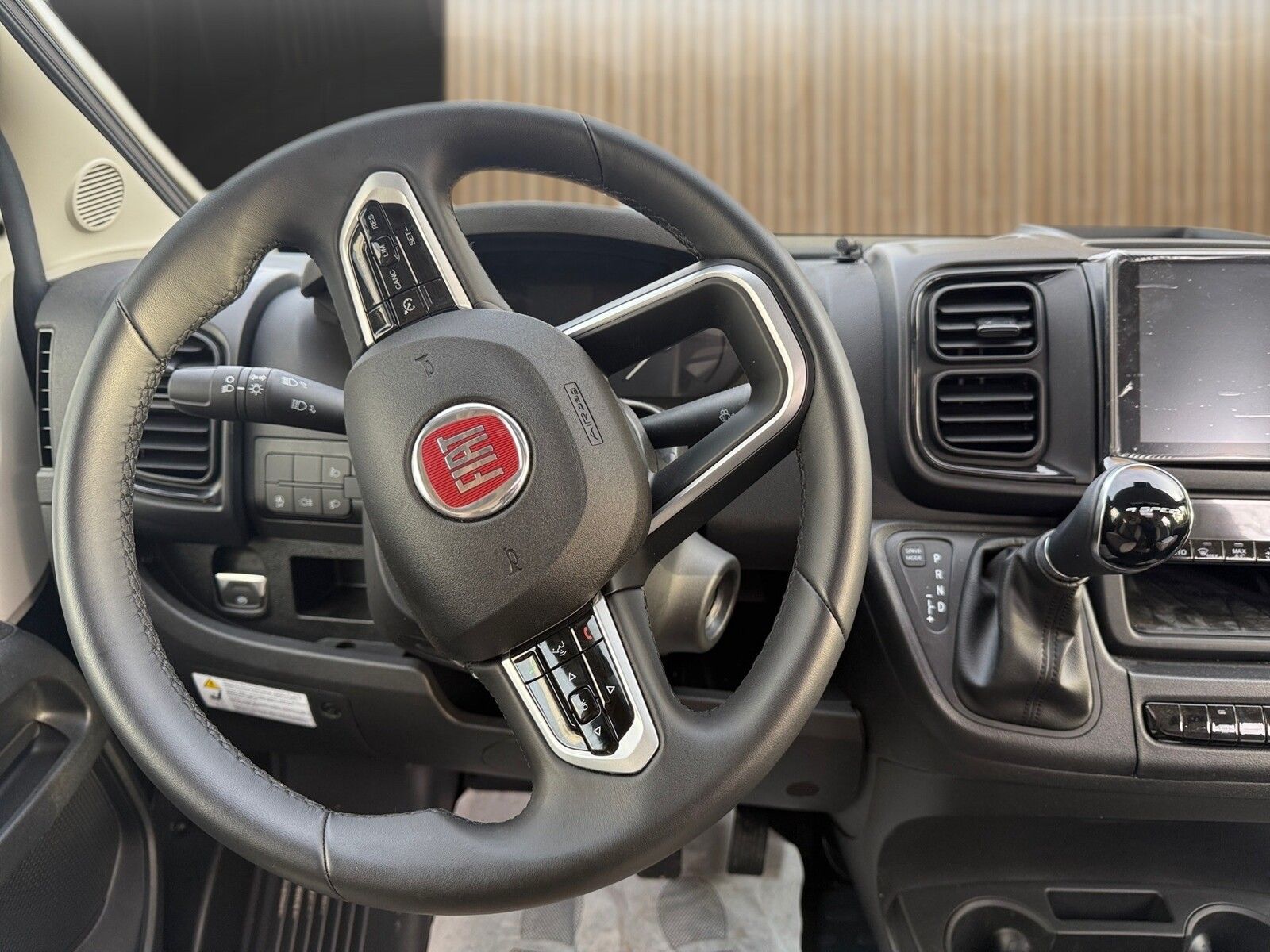 Fahrzeugabbildung Eura Mobil Van V 635 HB 6KW Heizung, Radio DAB, RFK