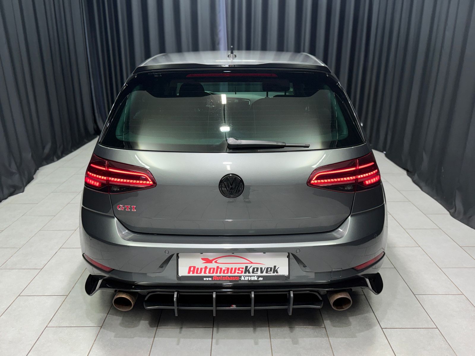 Fahrzeugabbildung Volkswagen Golf VII GTI Performance |APR|DSG|LED|MAXTON