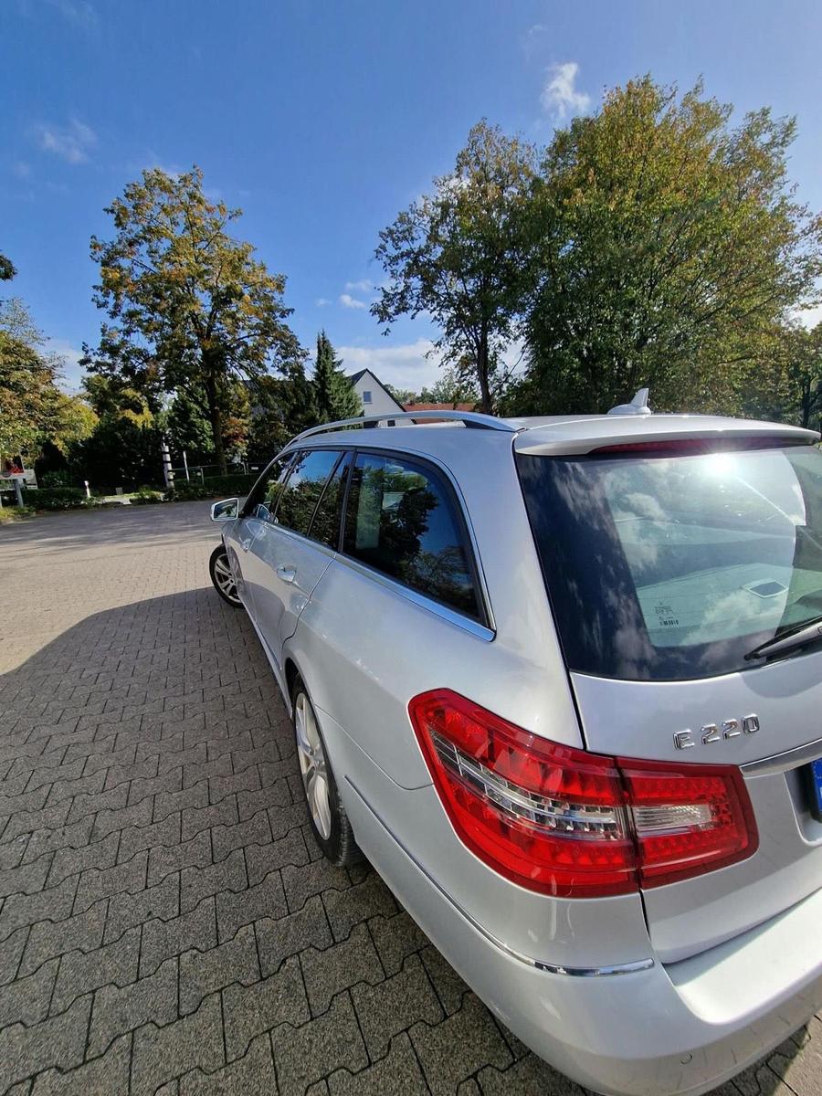 Mercedes-Benz E220 2011 — photo 6