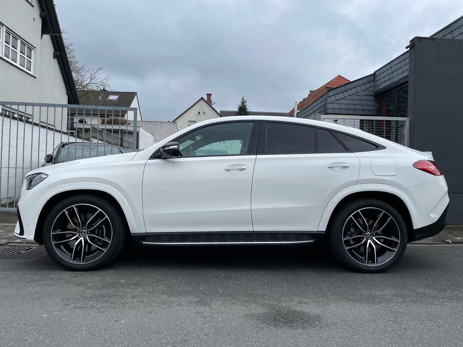 Fahrzeugabbildung Mercedes-Benz GLE 350 de Coupé Facelift |AMG|HUD|360°|22"|AHK