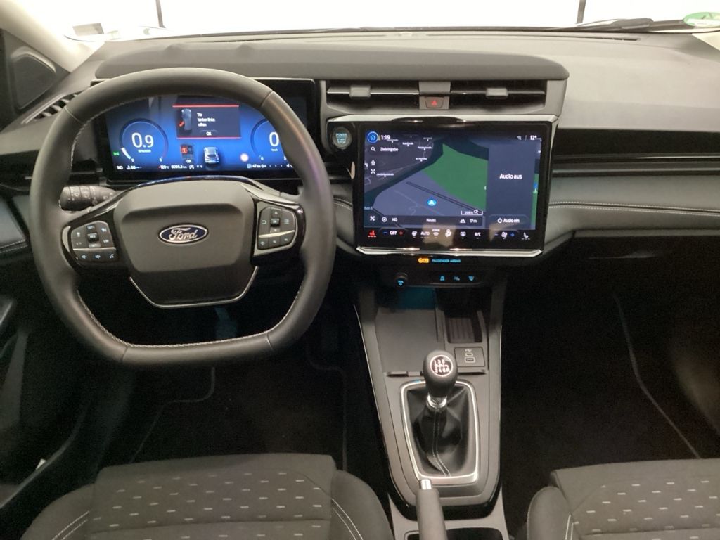 Fahrzeugabbildung Ford Puma Titanium, Winterpaket, Fahrerassistenzpaket