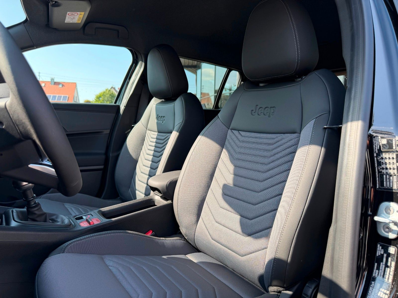 Fahrzeugabbildung Jeep Altitude MJ27 Facelift Winter Business Infotainm
