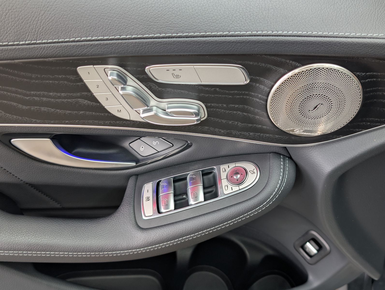 Fahrzeugabbildung Mercedes-Benz GLC 220 d Coupé 4M AMG PANO*360*HuD*MEMO*20"Voll