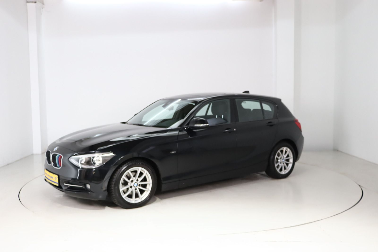 Fahrzeugabbildung BMW 118 d Sport-line * Bi-Xenon * PDC * Tempomat