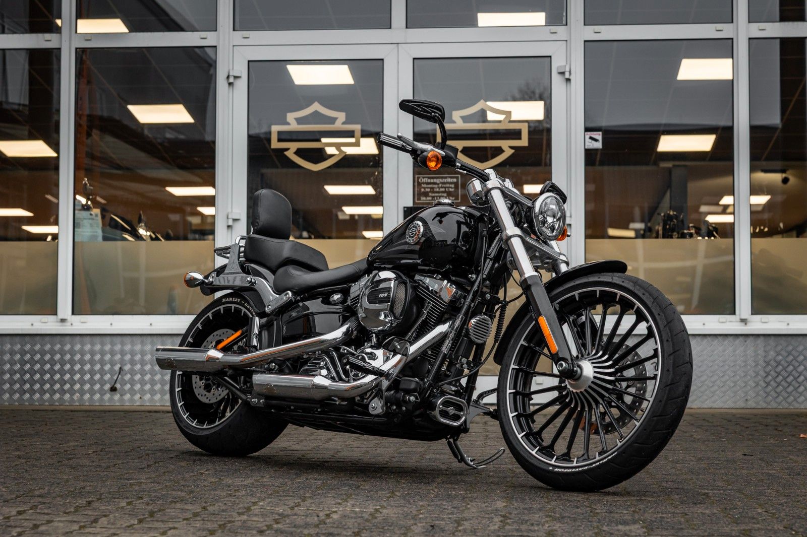 Fahrzeugabbildung Harley-Davidson FXSB Breakout 103 - Jekill & Hyde