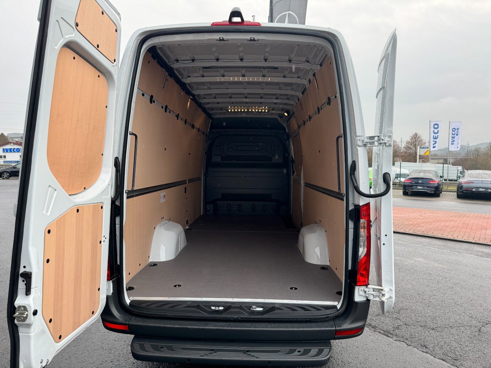 Fahrzeugabbildung Mercedes-Benz Sprinter 319 CDI 4325 Klima Kamera LED