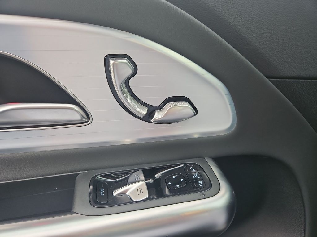 Fahrzeugabbildung Mercedes-Benz GLB 250+ EQ +NEU+PROGRESSIVE+SUPERSCREEN+MULTI+