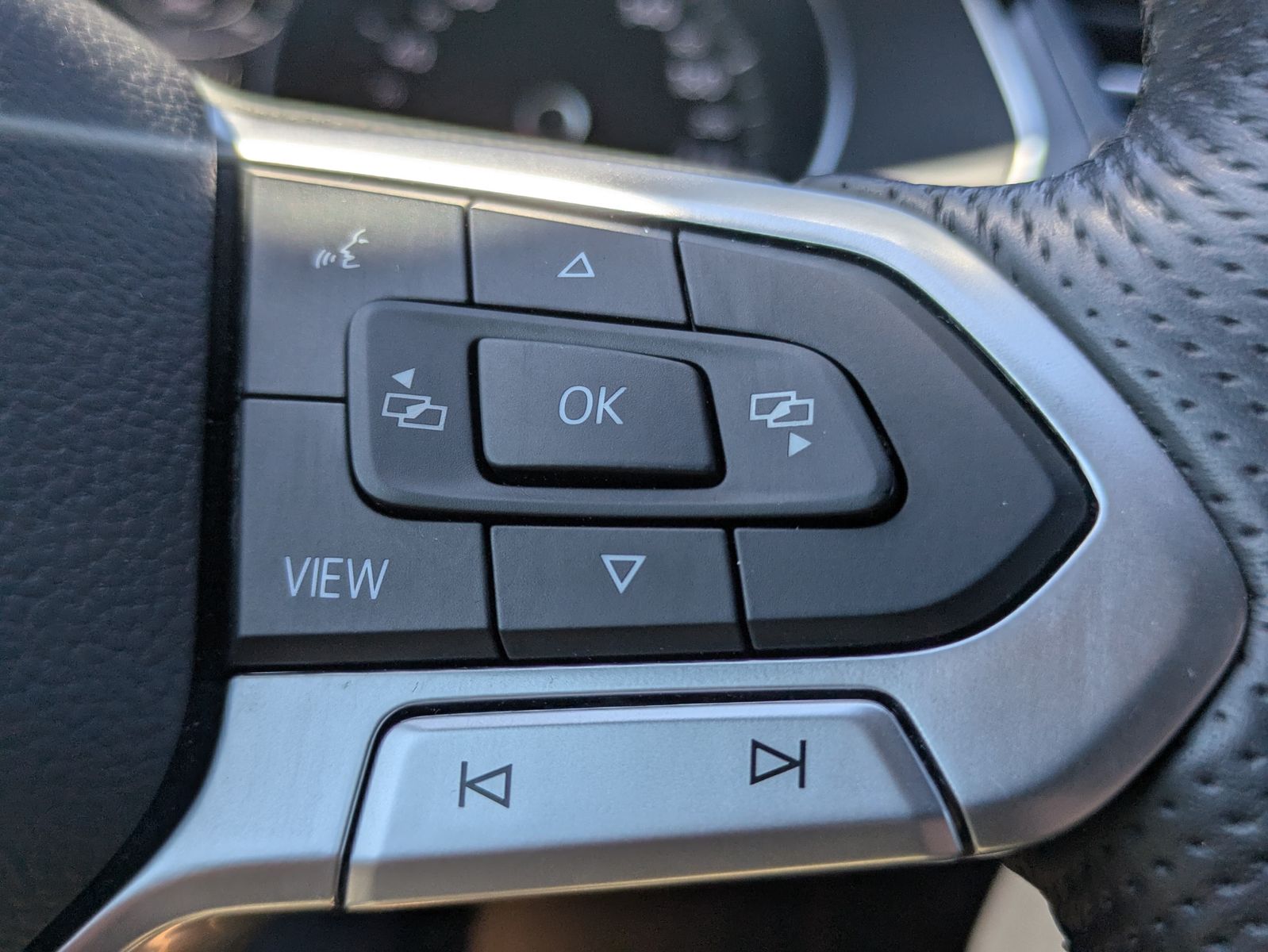 Fahrzeugabbildung Volkswagen Passat 2.0 TDI DSG R-Line 2x 4Motion LEDER*LED