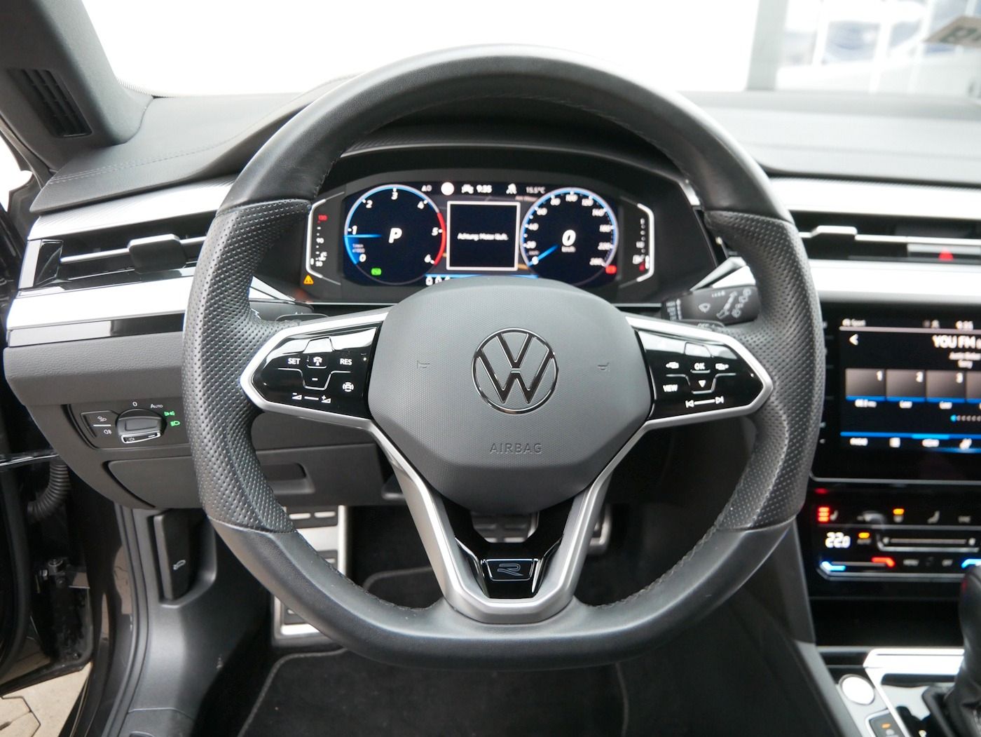 Fahrzeugabbildung Volkswagen Arteon SB 2.0 R-Line DSG AHK MATRIX NAVI SHZ ALU