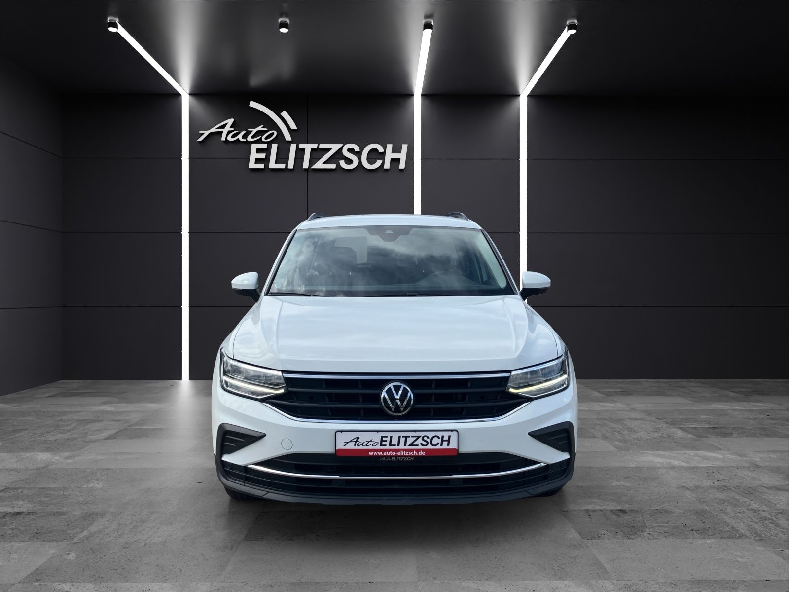 Fahrzeugabbildung Volkswagen Tiguan Life TSI DSG LED ACC SH LRHzg PDC AppConn