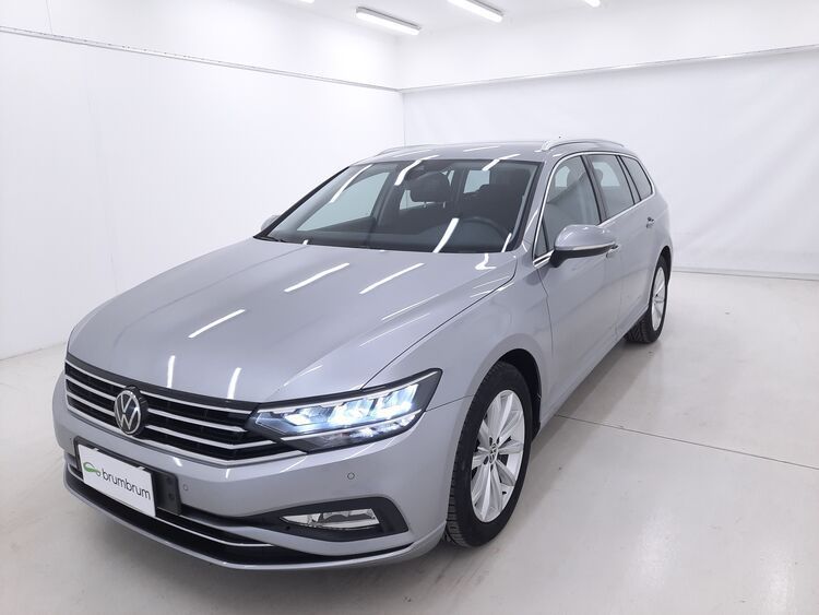 Volkswagen Passat - 1