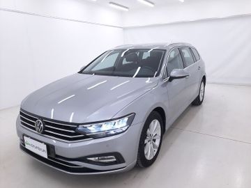 Volkswagen Passat - 1