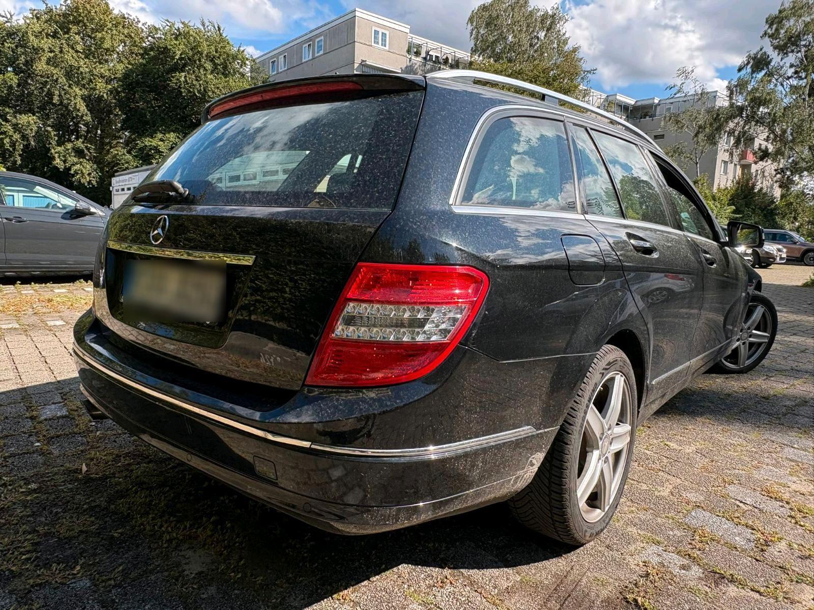 Mercedes-Benz C220 2010 — rear view