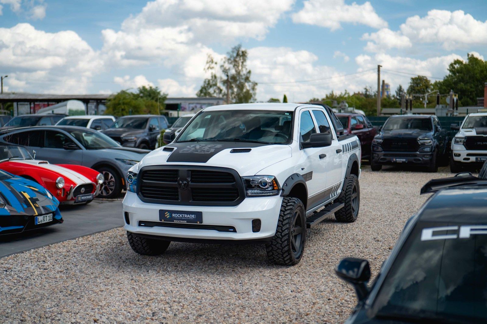 Fahrzeugabbildung Dodge RAM 5.7 V8 HEMI 4x4 OFFROAD Night-Paket *LED*19%