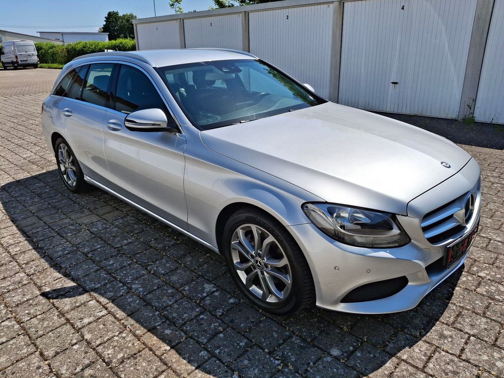 Image of Mercedes-Benz C 220