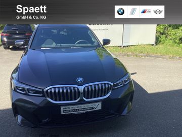 BMW Leasingangebot: BMW 320i Limousine M Sportpaket HiFi DAB LED AHK