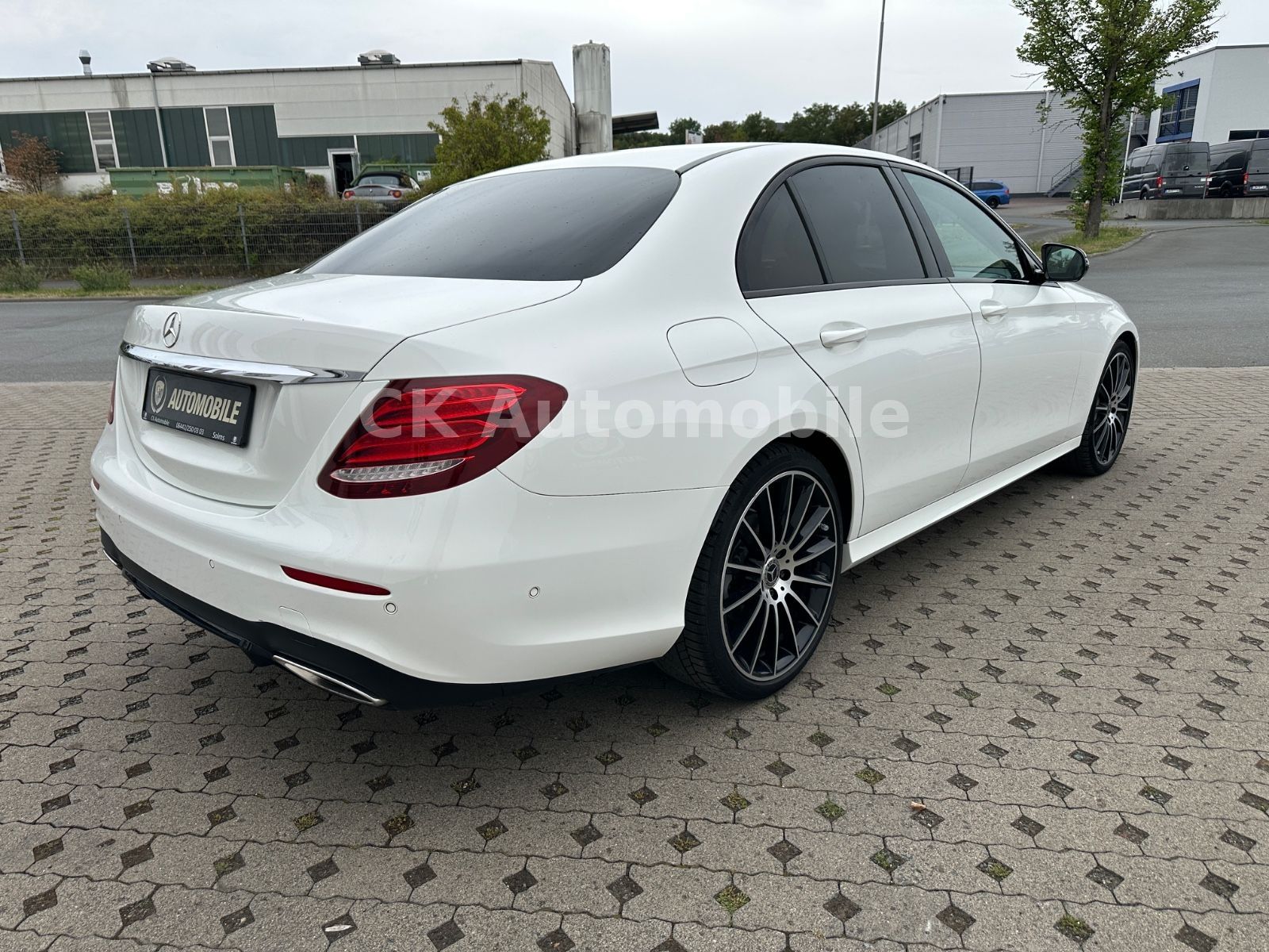 Fahrzeugabbildung Mercedes-Benz E 300 Lim. AMG-Line/Navi/Leder/Kamera/Burmester