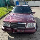 Mercedes-Benz 220 - Mercedes-Benz 220: Rot