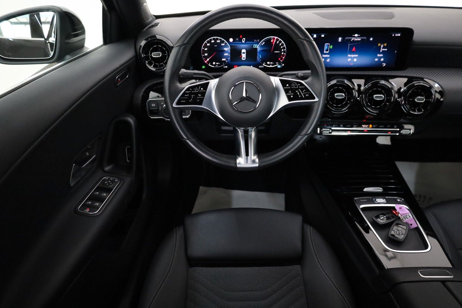 Fahrzeugabbildung Mercedes-Benz A 250e Lim. T.Leder,Navi,LED,Park Paket,Kamera