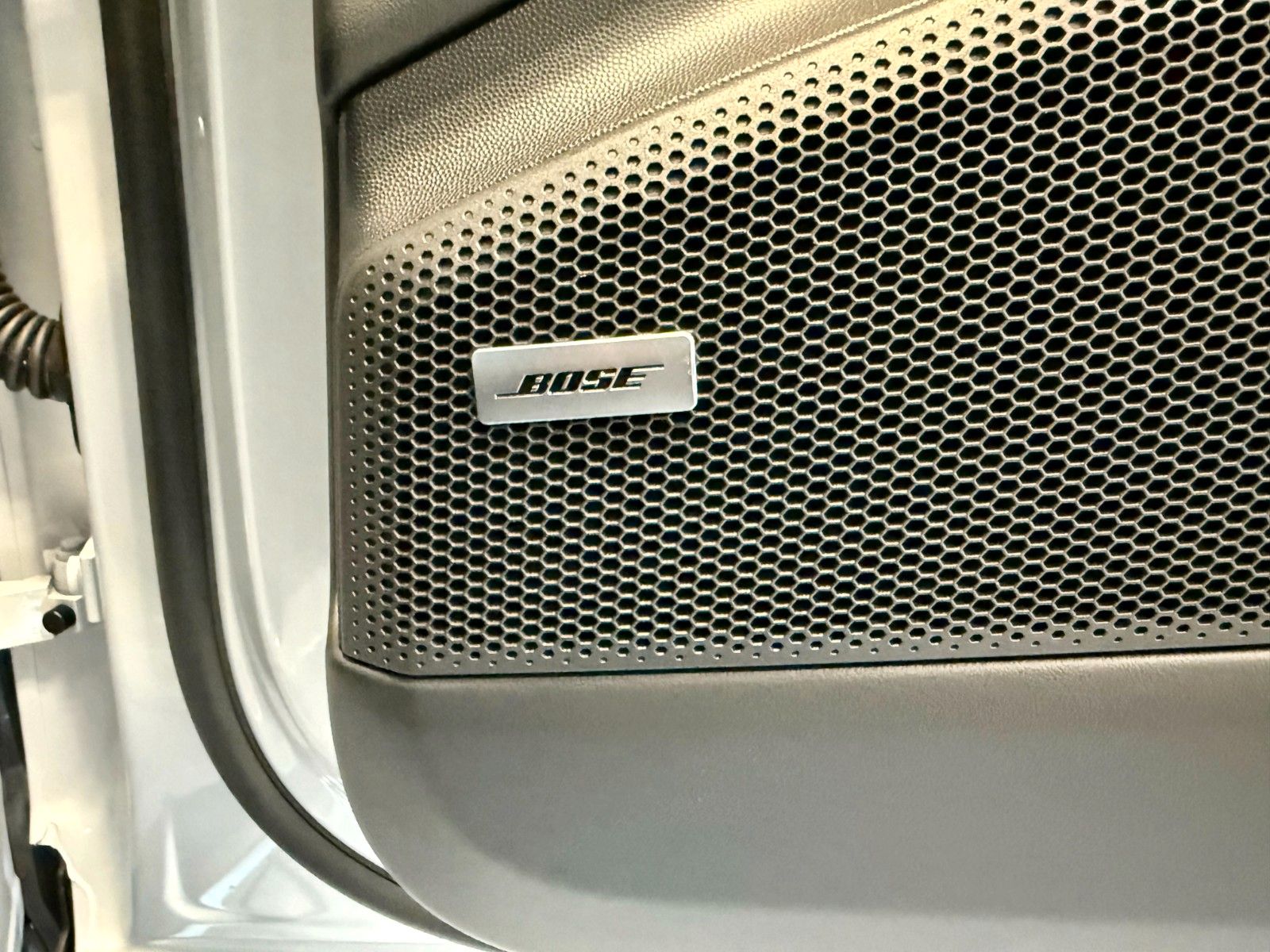 Fahrzeugabbildung Porsche Macan Turbo InnoDrive/OffroadDesign/SCP/Keyless