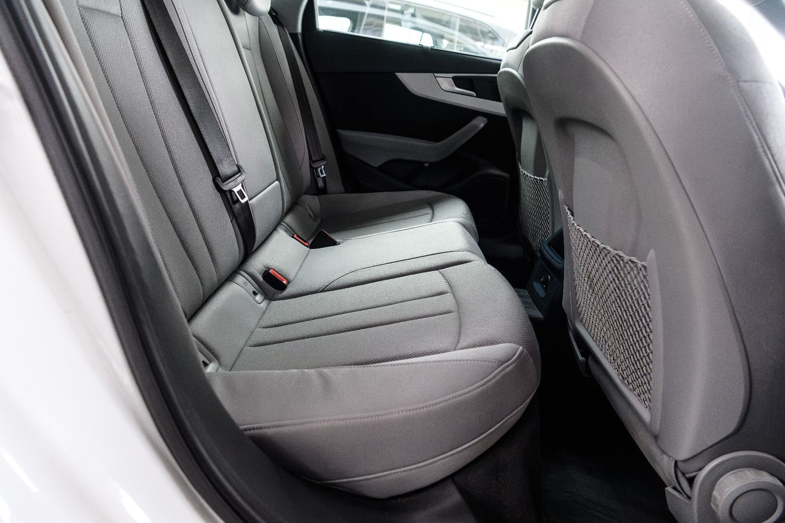 Fahrzeugabbildung Audi A4 Avant 40 TDI quattro advanced +AHK+Matrix LED