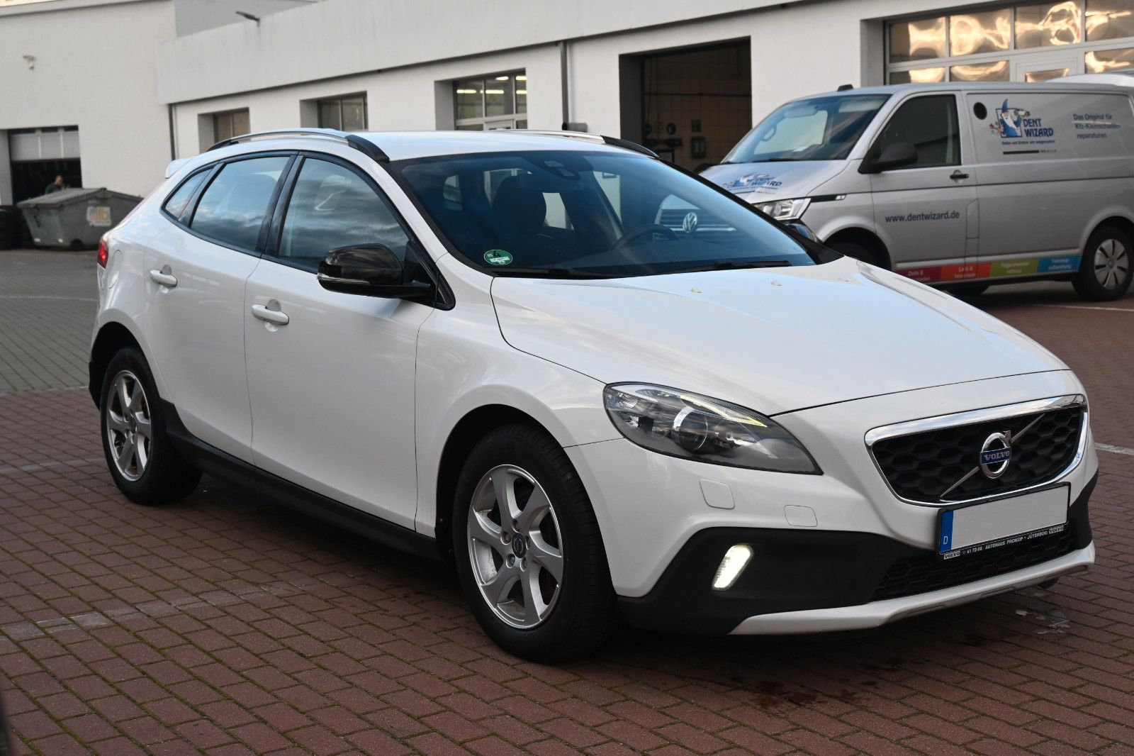 Fahrzeugabbildung Volvo V40 CC D3 MOM*XEN*NAV*STYL*SHZ*AUT