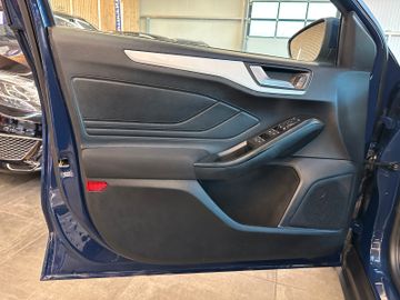 Ford Focus Turnier Cool & Connect*Spurhalte*LED*Navi*