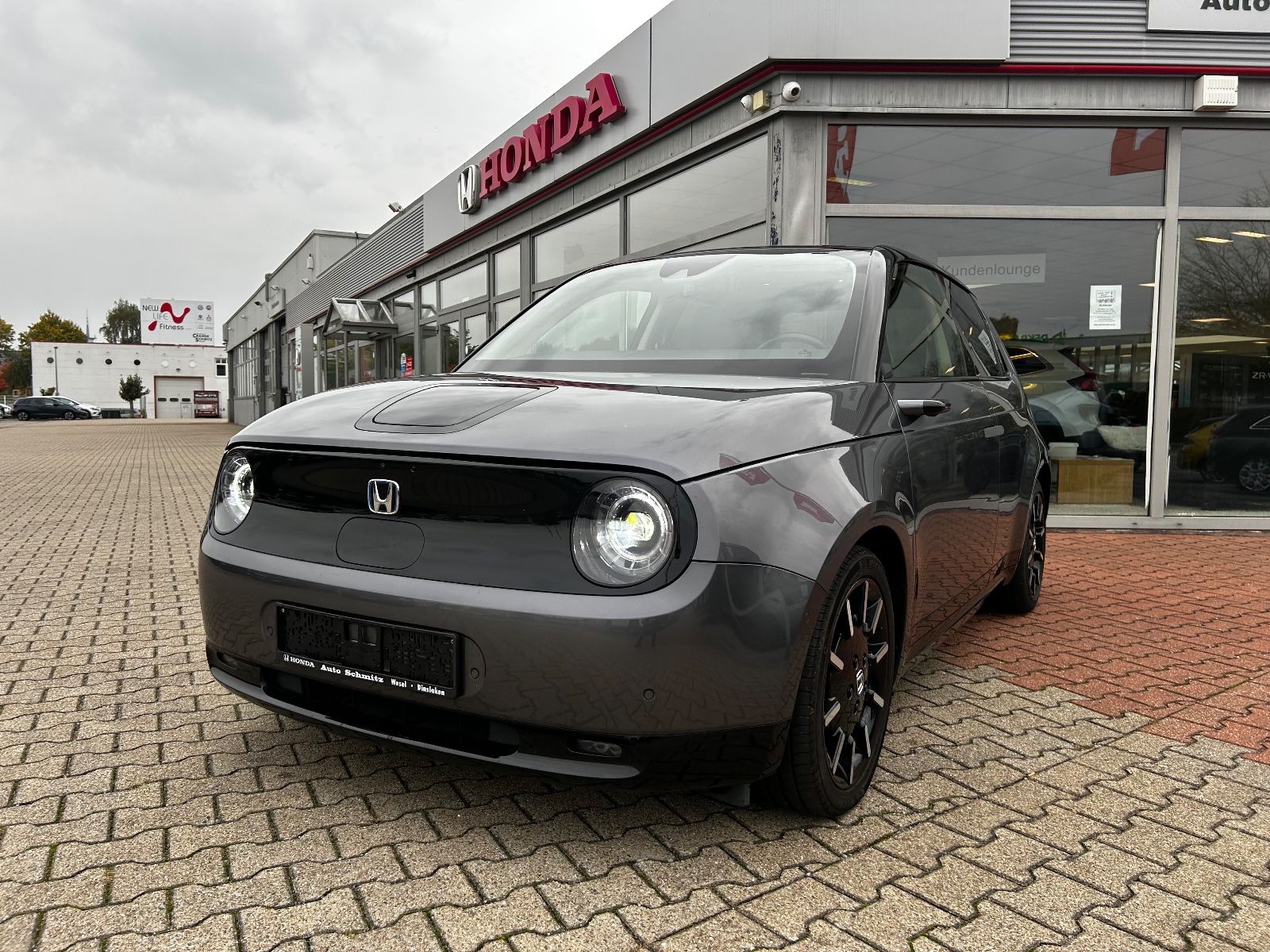 HONDA e