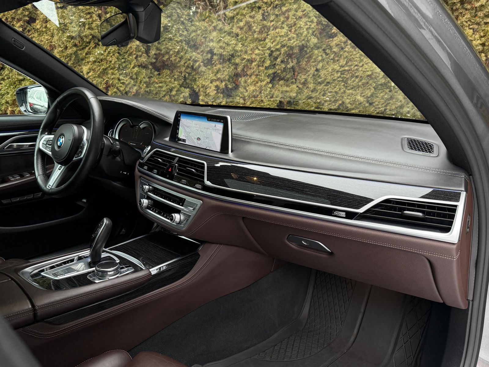 Fahrzeugabbildung BMW 750 L d xDrive M Paket LED+NAV+SHZ+MEMO+PANO+KAM