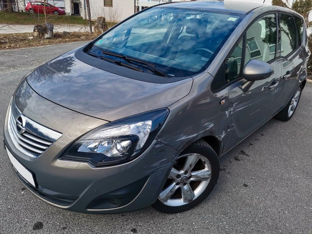 Opel +Meriva+Innovation+AHK+Klima+SHZ+PDC