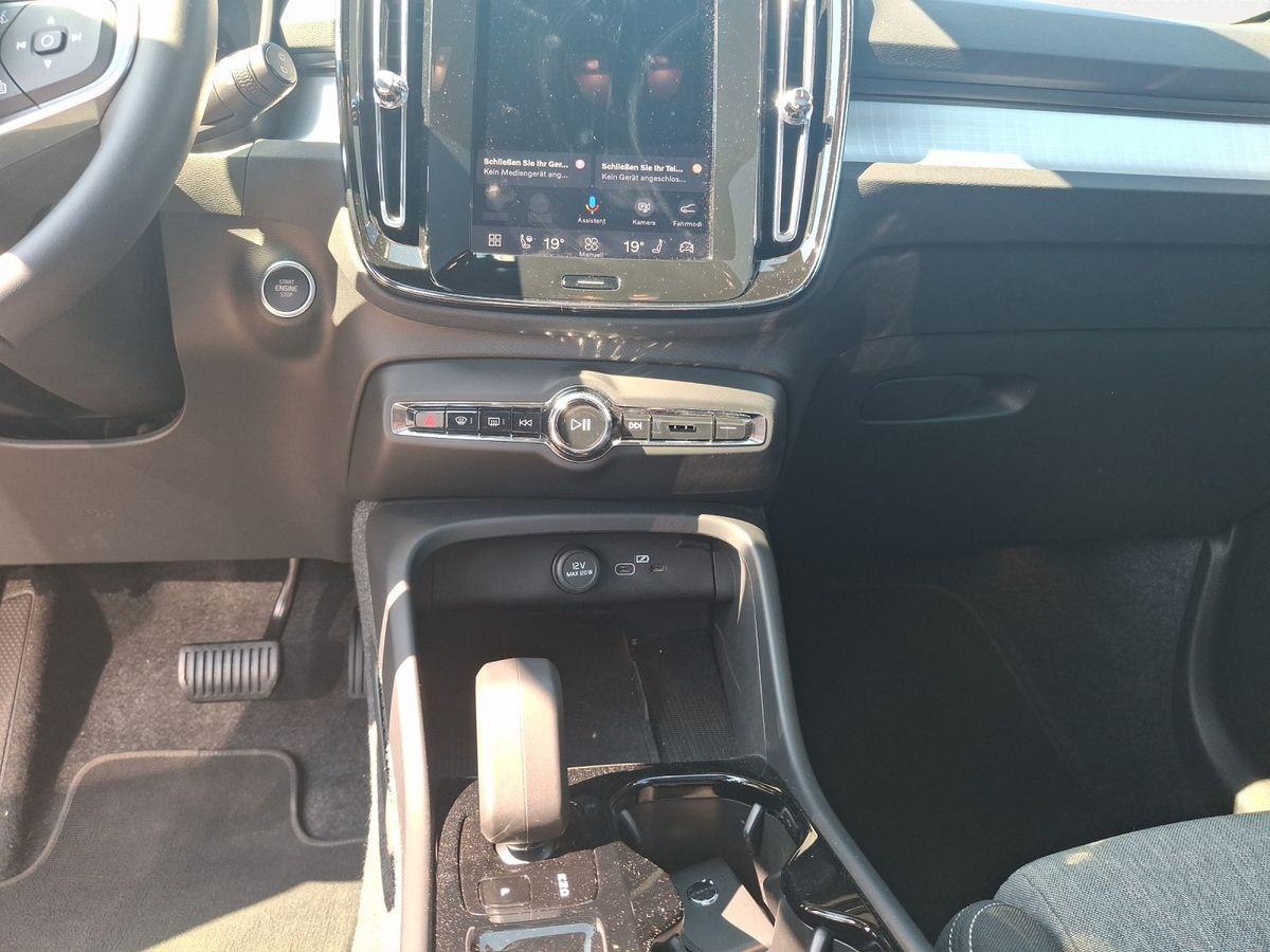 Volvo XC40 B3 Black Edition Plus 360° PANO AHK H/K 20"