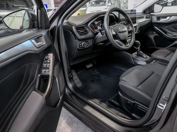 Ford Focus 1.0 Titanium Navi Stauassistent Kamera