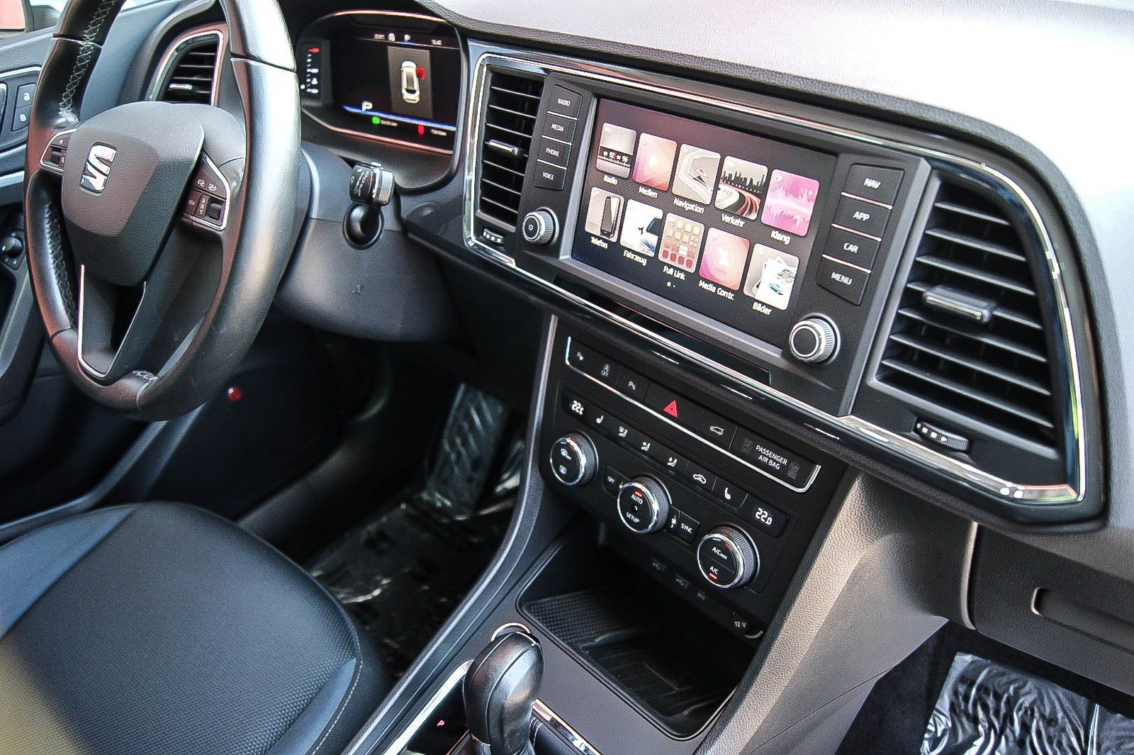 Fahrzeugabbildung SEAT Ateca 2.0 TDI DSG Style VIRTUAL BUSINESS ANHKZGV