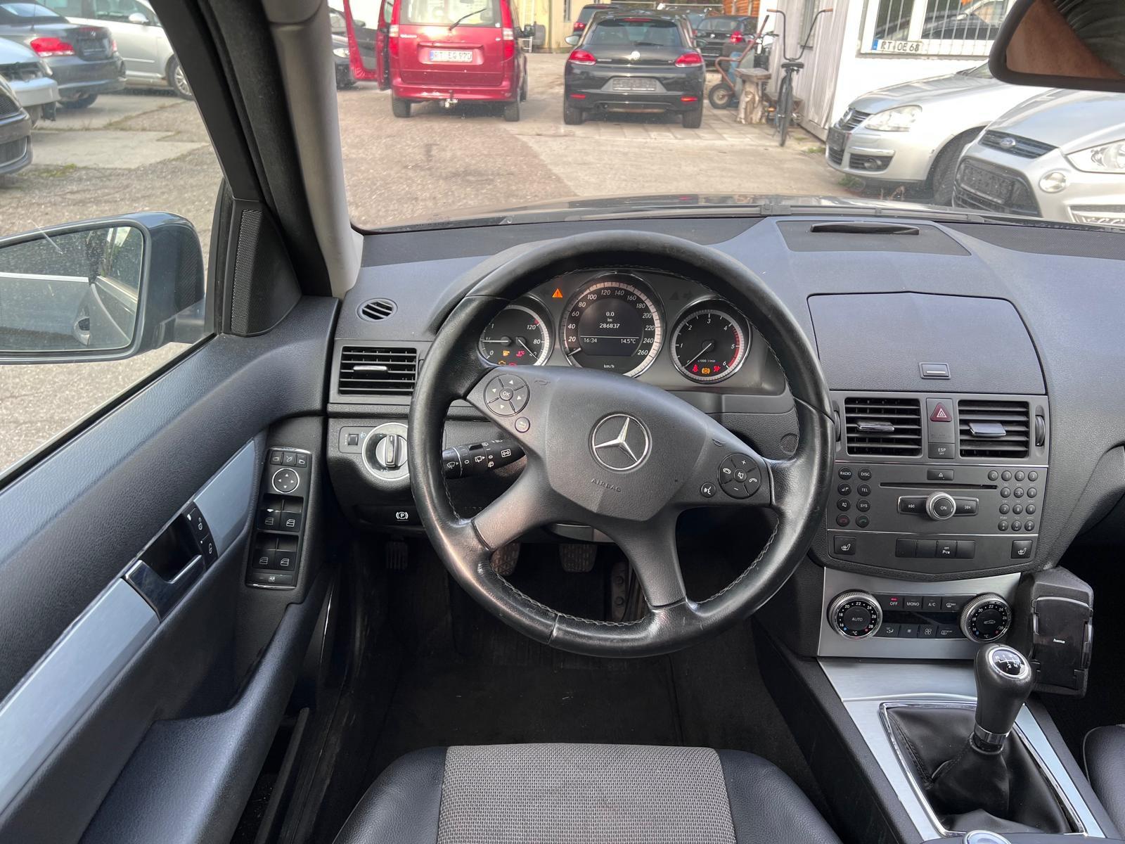 Mercedes-Benz C200 2010 — photo 6