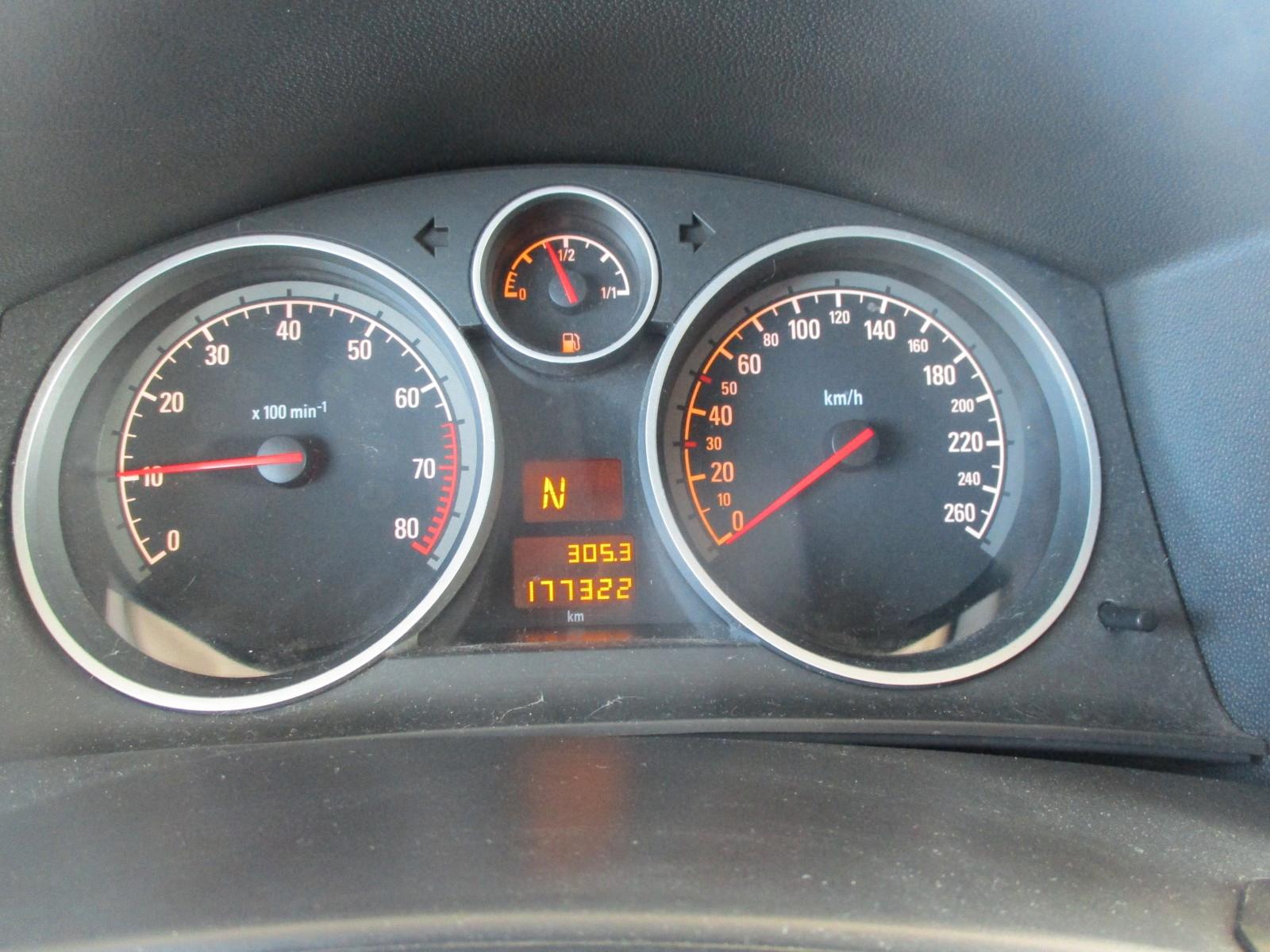 Opel Astra 2007 — photo 12
