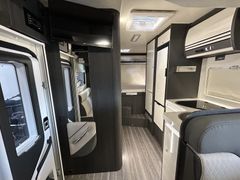 Fahrzeugabbildung Roller Team Kronos 295 TL Hub-Bett SAT TV 5 Schlafplätze