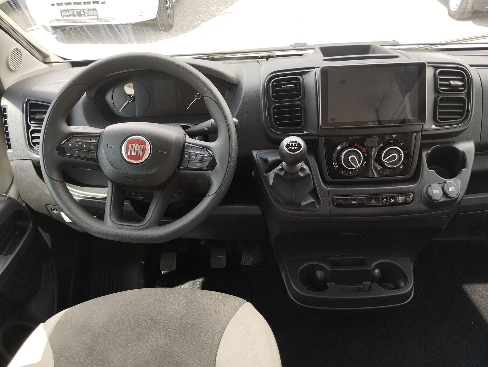 Fahrzeugabbildung Forster T FT745EB TV/Sat/Navi/Markise/Solar/Fahrradträ.