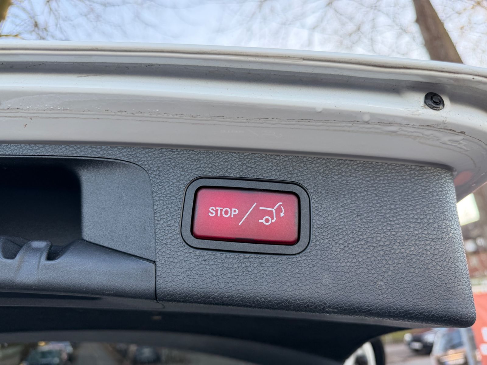 Fahrzeugabbildung Mercedes-Benz E 220 4Matic*MULTIBEAM*360°KAMERA*WIDESCREEN*PDC