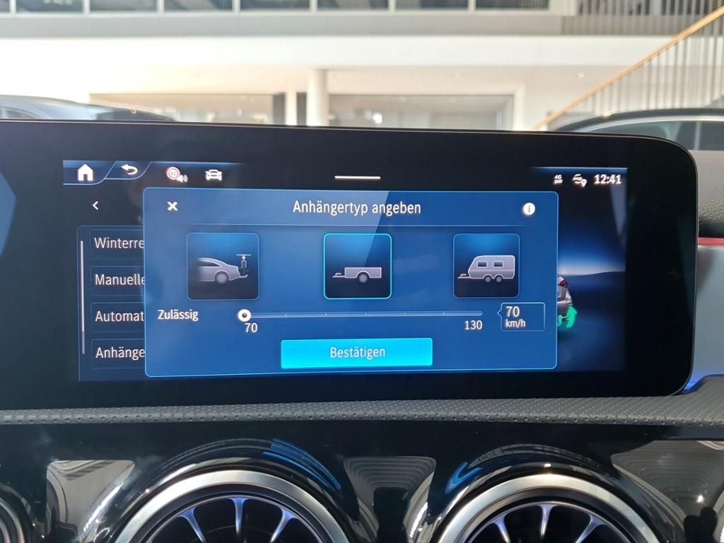 Fahrzeugabbildung Mercedes-Benz A 180 Kompaktlimousine AMG Line*Night Paket*LED