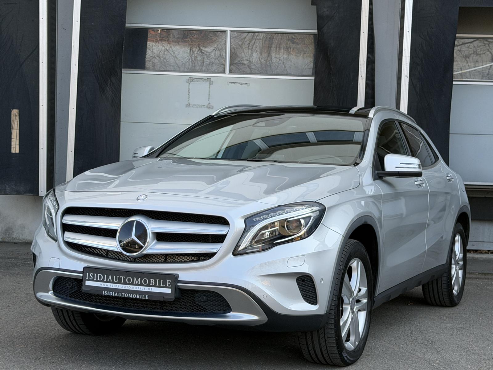 Mercedes-Benz GLA 220 D 4-M Score Xenon Comand Pano RüKamera