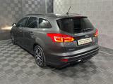 Ford Focus Turnier*ST LINE*R.KAM-PDC-SHZ-TEMP-LHZ-NAV - Ford Focus: ST Line