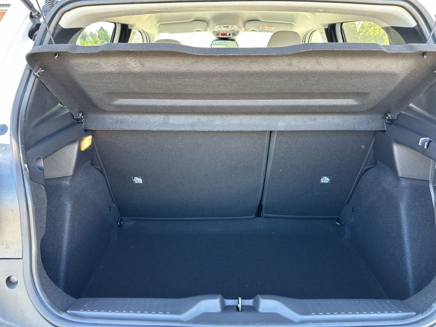 Fahrzeugabbildung Citroën C3 MAX 1.2 PT Turbo 100 S&S Navi CarPlay SHZ