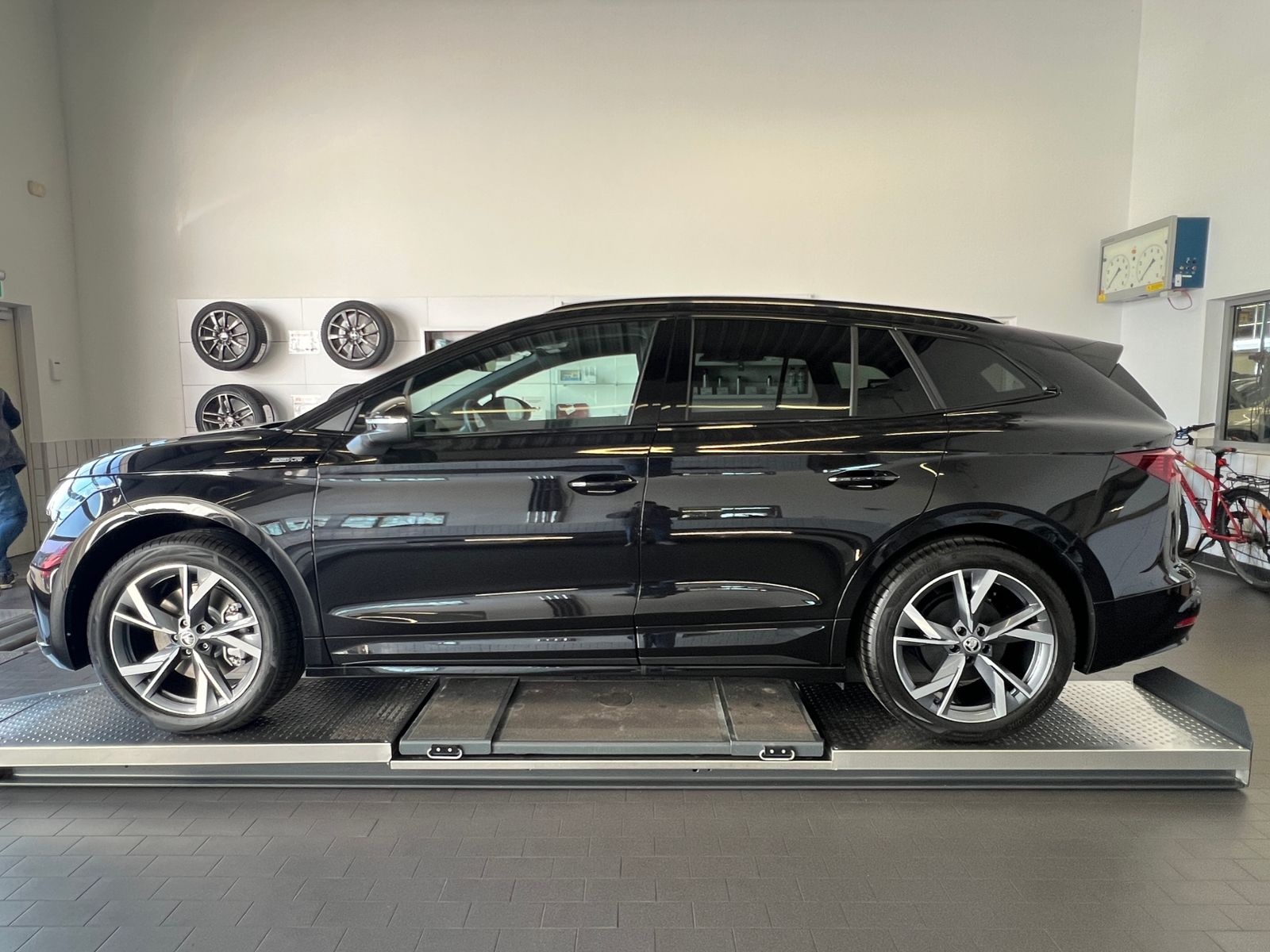 Fahrzeugabbildung SKODA Enyaq 85x Sportline *AHK,Panorama,20"-LM-Felge*